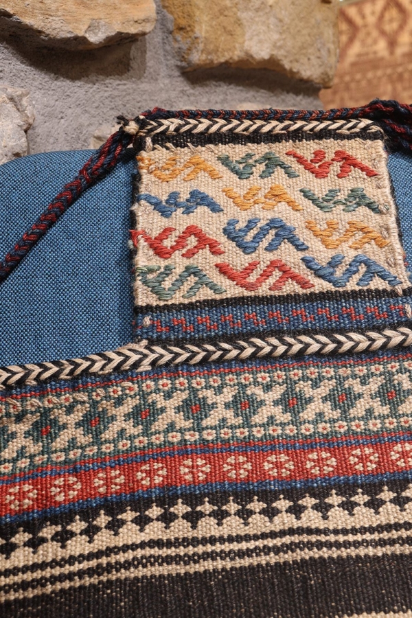 Bolsa de sal o namakdan semi antigua Árabe, Irán. 67x52 cms - Imagen 5
