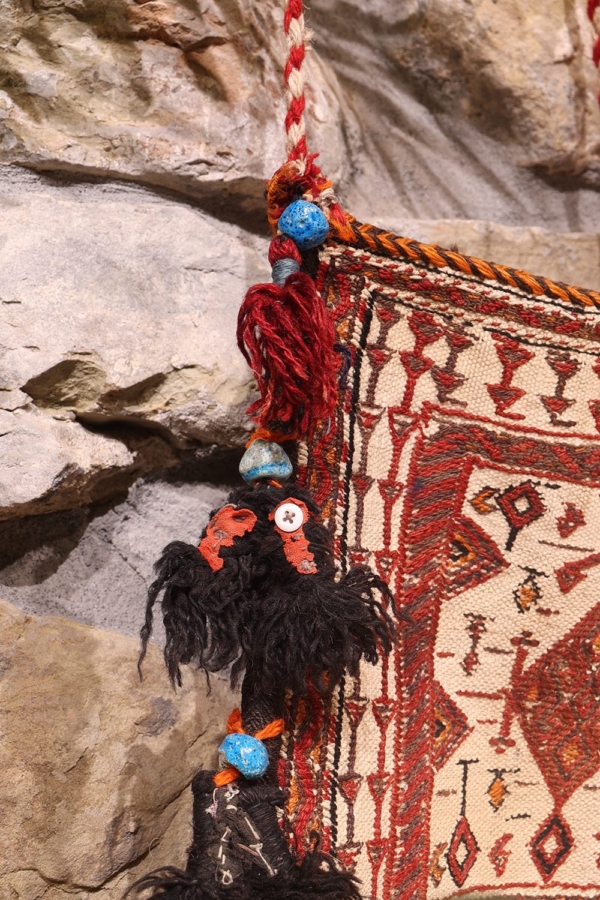 Semi-antique Bakhtiari handbag or chantah from Iran. 40x38 cms - Image 2