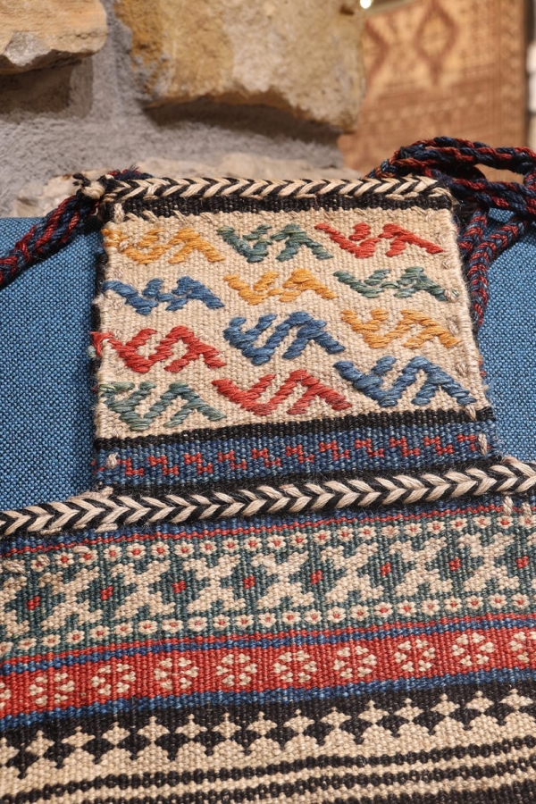 Bolsa de sal o namakdan semi antigua Árabe, Irán. 67x52 cms - Imagen 4