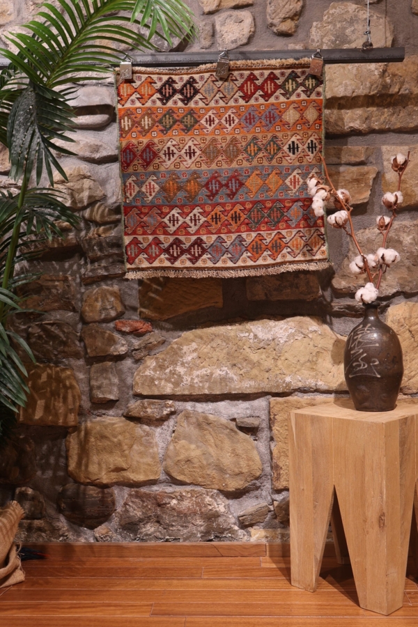 Kilim semi antiguo Qashqai, Irán. 54x56 cms