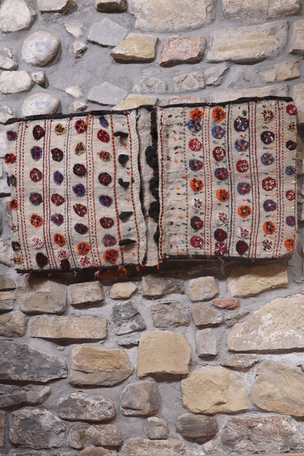 Vintage Qashqai saddlebag or khorjin from Iran. 129x65 cms - Image 2