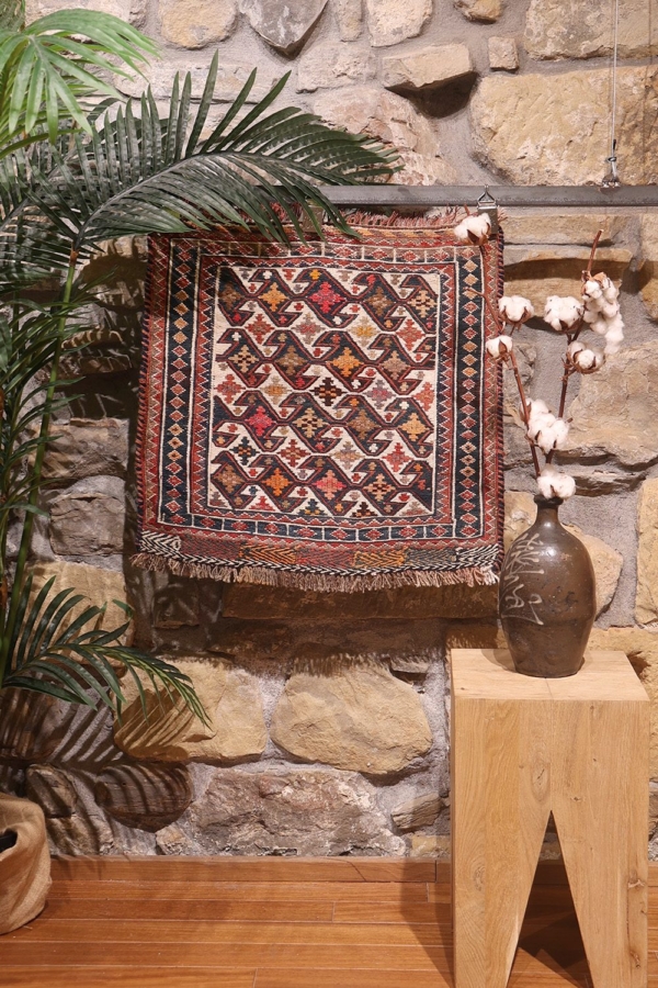 Kilim semi antiguo Qashqai, Irán. 57x60 cms