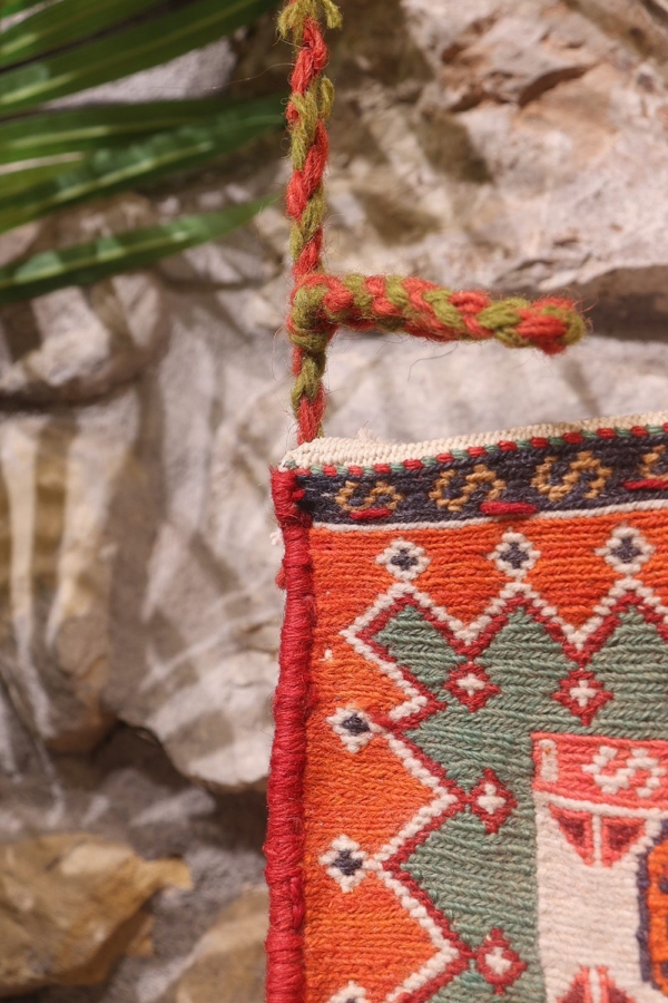 Vintage Qashqai handbag or chantah from Iran. 26x26 cms - Image 9