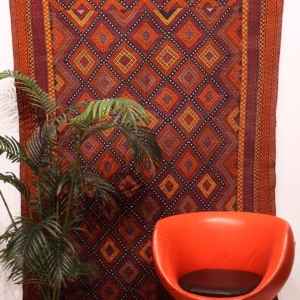 Kilim semi antiguo Mushwani Baluch, Afganistán. 259x102 cms