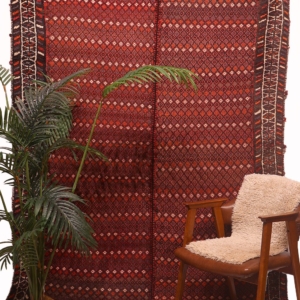 Semi-antique Arabic shiraki kilim from Iran. 240x150 cms