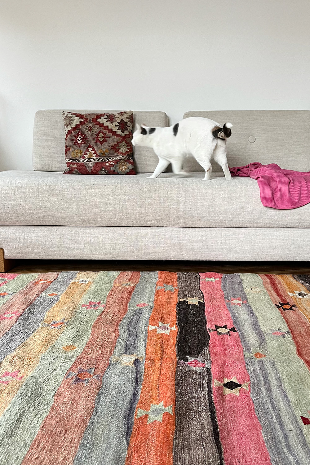 Semi-antique Elmali kilim from Turkey. 258x171 cms