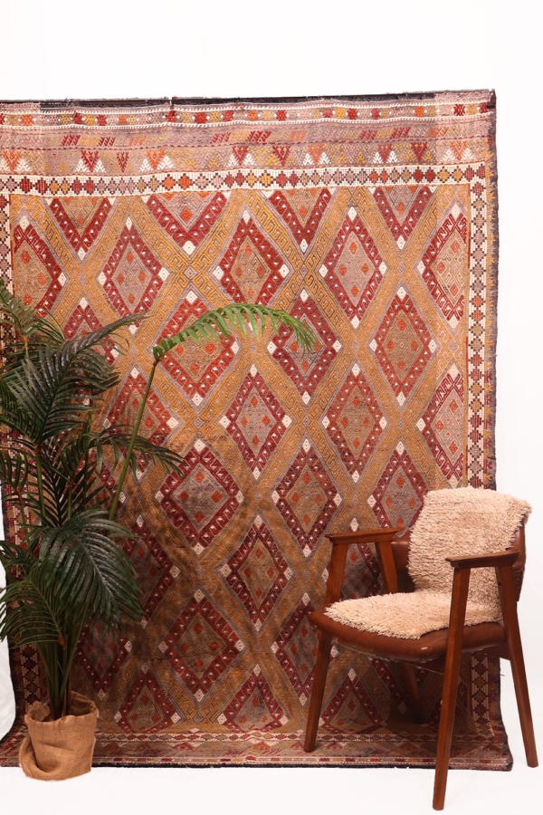 Semi-antique Demirdere kilim from Turkey. 245x163 cms