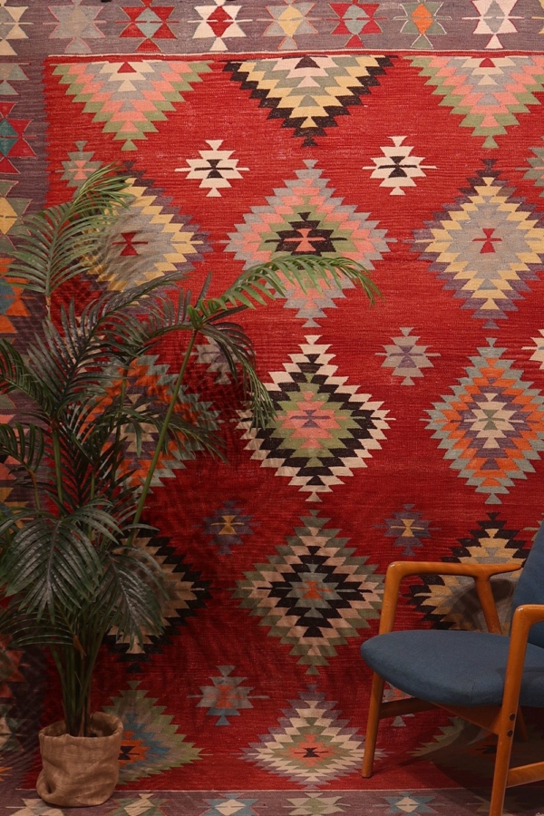 Vintage Koprubasi kilim from Turkey. 270x200 cms