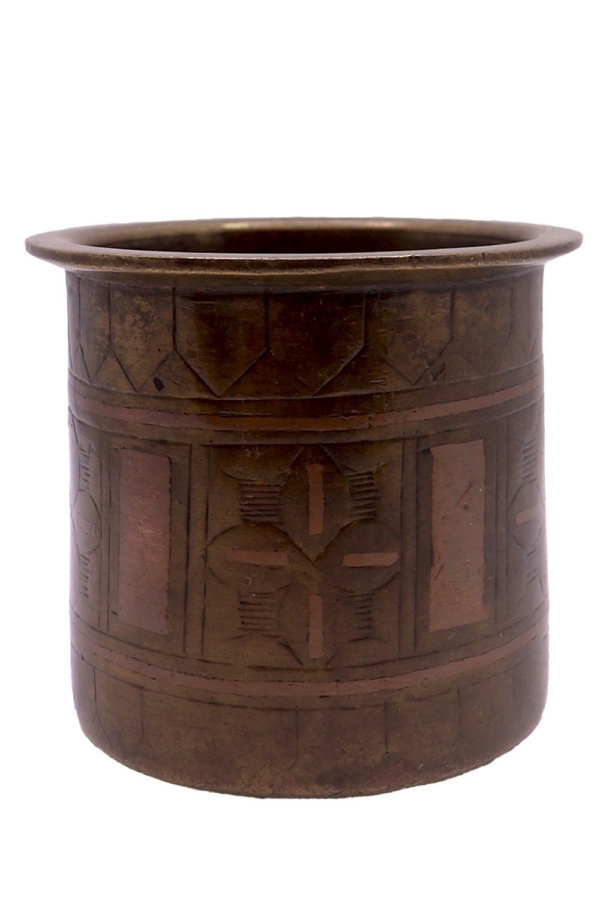 Antique brass Panchpatra from India. 7,5 Ø  x 6,5 cms