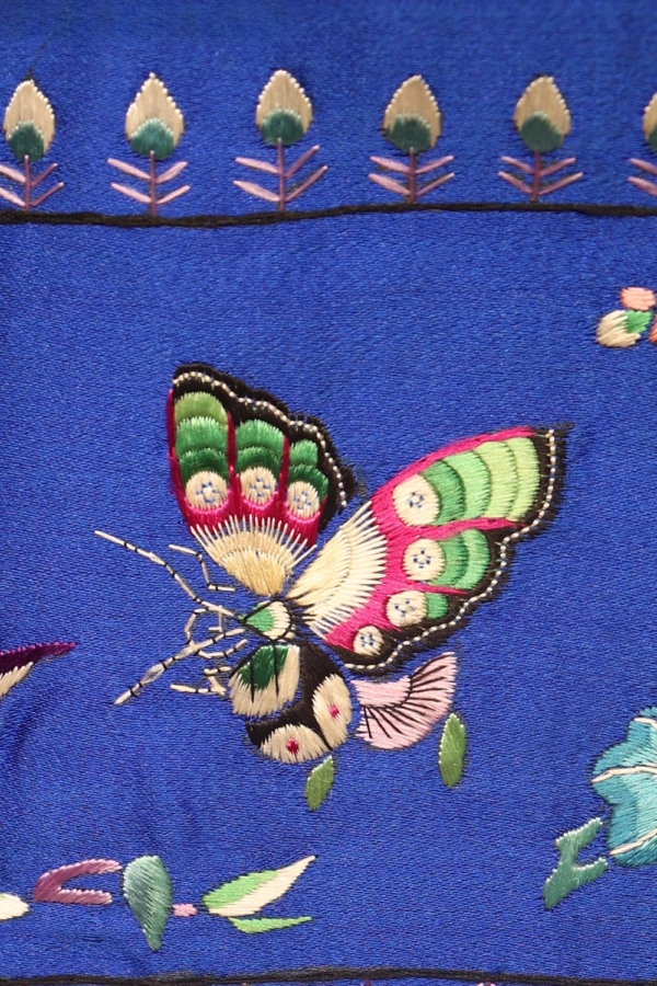 Vintage textile from Japan. 107x21 cms