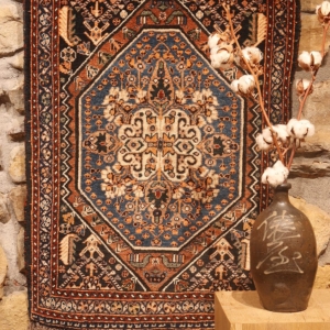 Alfombra antigua Qashqai, Irán. 94x69 cms