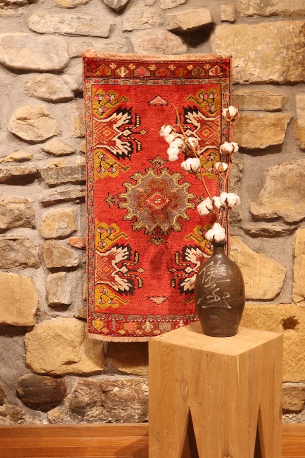 Semi-antique yastik rug from Turkey. 91x48 cms