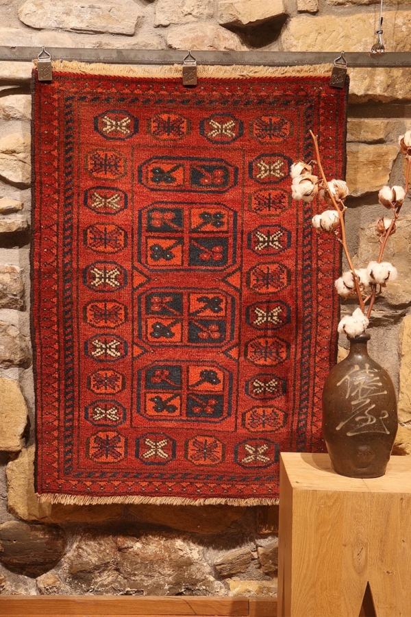 Antique Ersari rug from Afghanistan. 97x60 cms