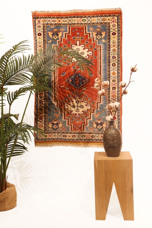 Vintage Qashqai rug from Iran. 112x79 cms