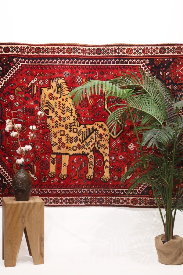 Vintage Qashqai rug from Iran. 202x130 cms