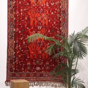 Vintage Qashqai lion rug from Iran. 221x126 cms