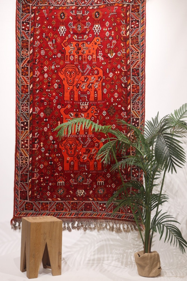 Vintage Qashqai lion rug from Iran. 221x126 cms