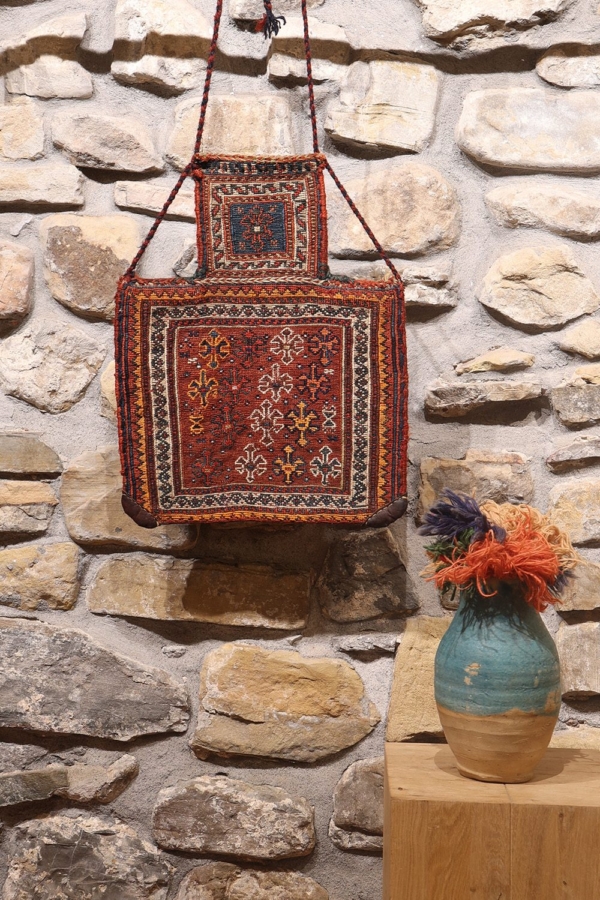 Antique Arabic salt bag or namakdan from Irán. 53x43 cms