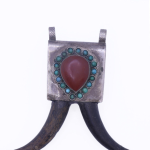 Amuleto turkomano antiguo. 8x9x2,3 cms
