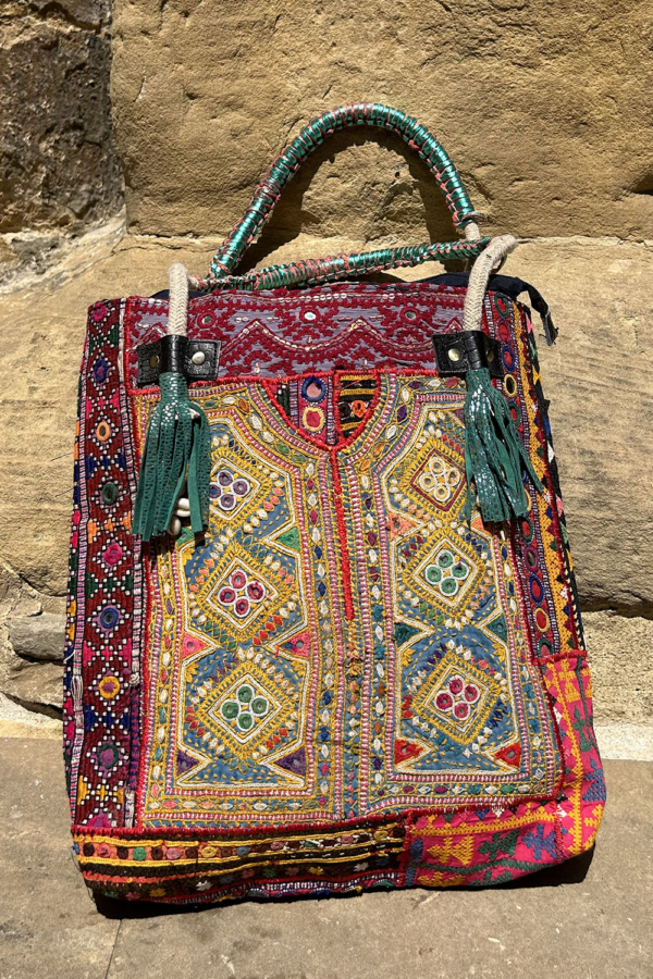 Bolso bordado vintage de Gujarat, India.