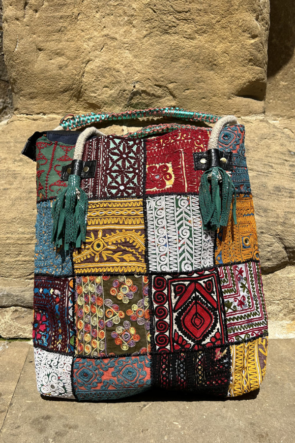Bolso bordado vintage de Gujarat, India. - Imagen 3