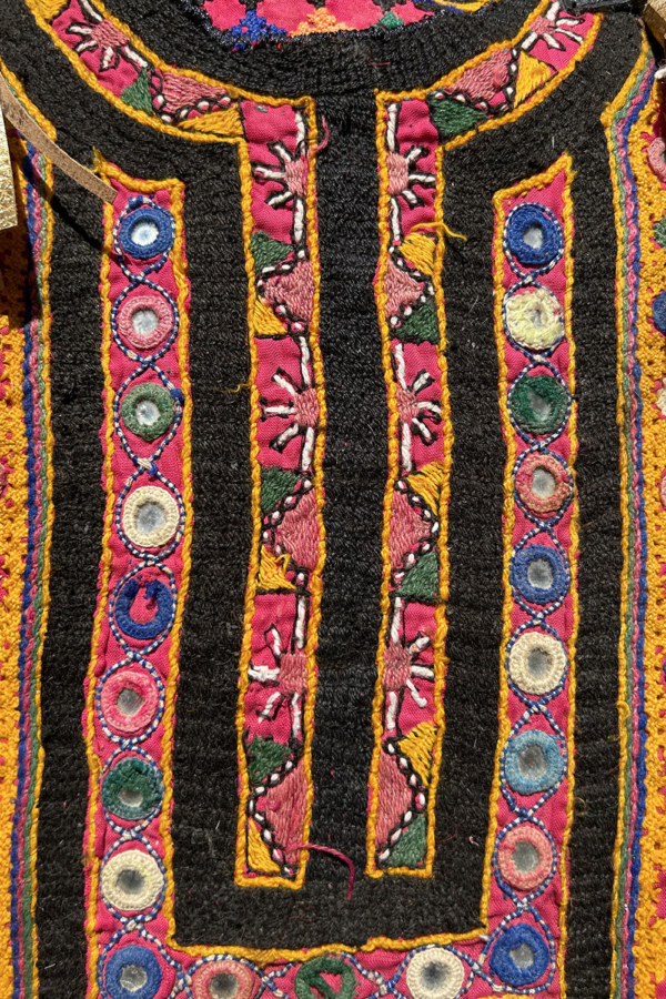 Vintage embroidered Gujarati bag from India - Image 5