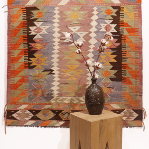 Kilim vintage de Çukurçimen, Turquía. 131x118 cms