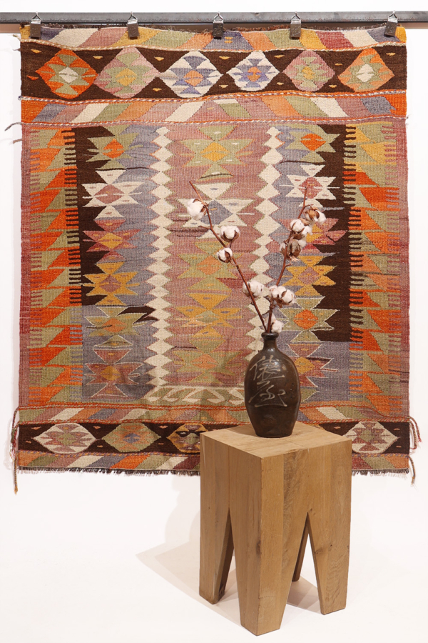 Vintage Çukurçimen kilim from Turkey. 131x118 cms
