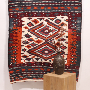 Kilim sofreh Bakhtiari semi-antiguo, Irán. 112x95 cms