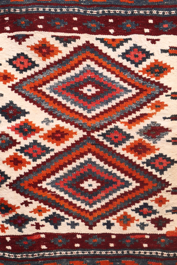 Semi-antique Bakhtiari sofreh kilim from Iran. 112x95 cms - Image 4