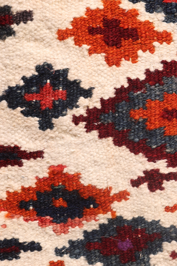 Semi-antique Bakhtiari sofreh kilim from Iran. 112x95 cms - Image 3