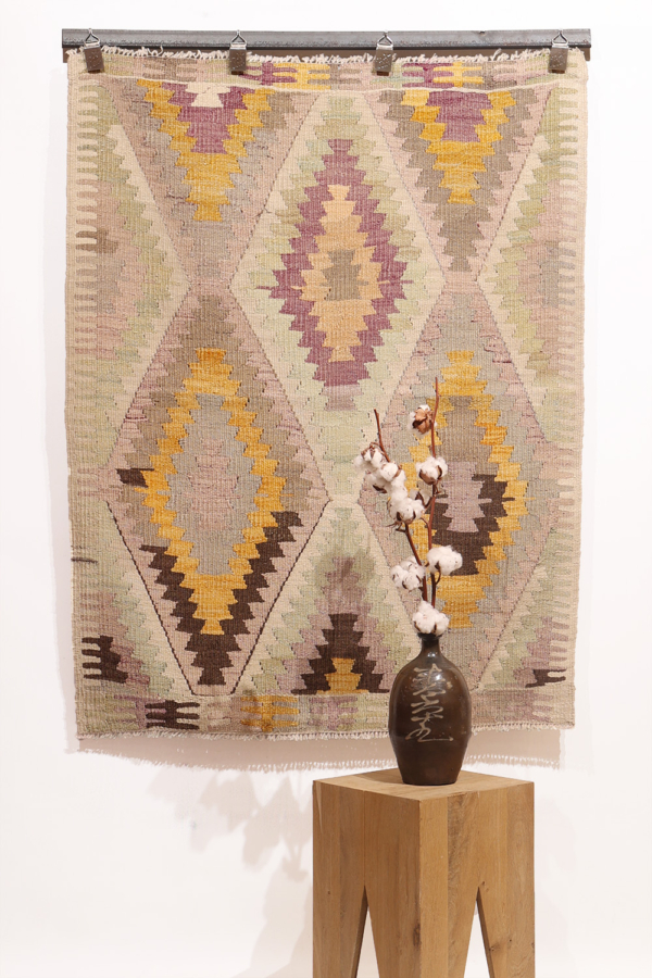 Kilim semi antiguo de Sutlegen, Turquía. 125x98 cms