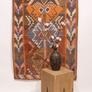 Kilim semi antiguo de Bardiz, Turquía. 118x86 cms