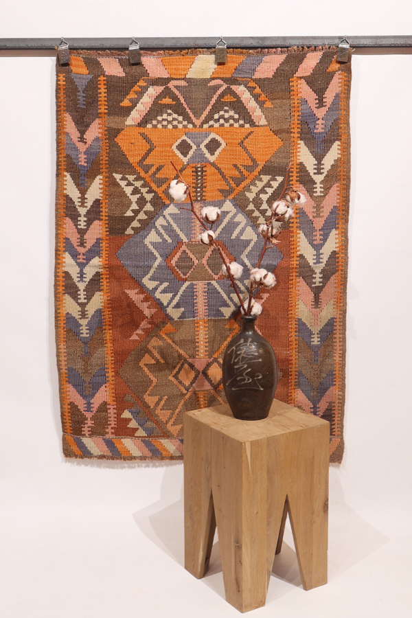 Kilim semi antiguo de Bardiz, Turquía. 118x86 cms