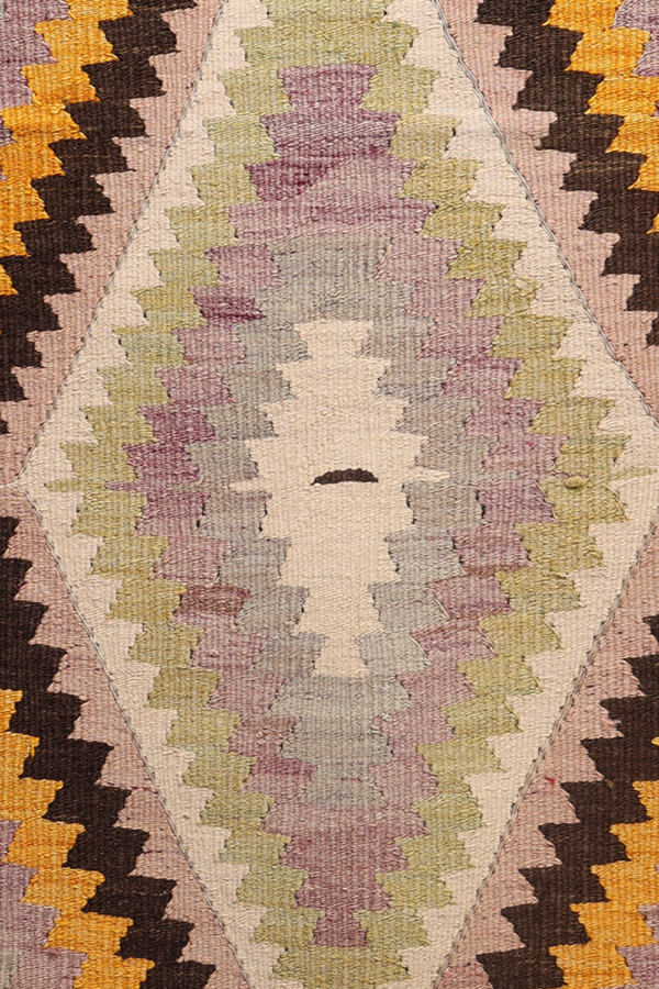 Semi-antique Kilim from Sutlegen in Turkey. 131x99 cms - Image 4