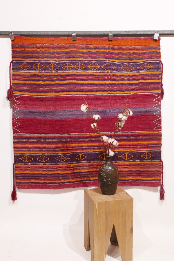 Kilim sofreh semi antiguo Baluch, Afganistán. 120x118 cms