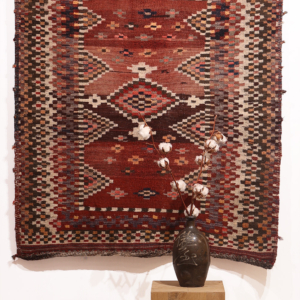 Kilim sofreh semi antiguo Bakhtiari, Irán. 122x110 cms