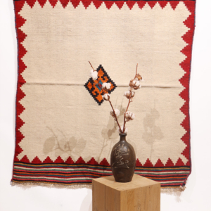 Vintage Qashqai kilim from Iran. 126x108 cms