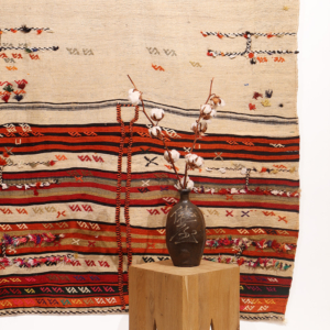 Vintage kilim Qashqai from Iran. 135x135 cms