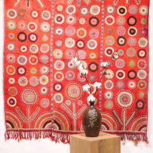 Kilim uzbeko semi-antiguo, Uzbekistán. 125x123 cms