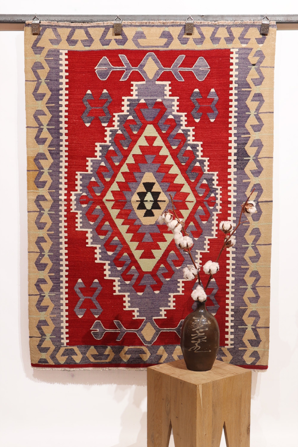 Kilim vintage de Esme, Turquía. 142x102 cms