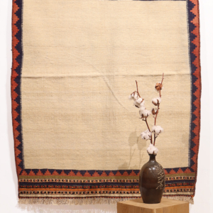 Vintage Qashqai sofreh kilim from Iran. 135x115 cms