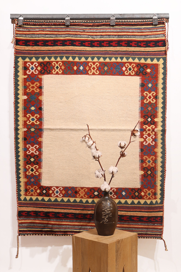 Vintage Qashqai Sofreh kilim from Iran. 144x102 cms