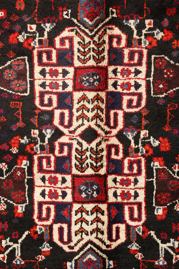 Semi-antique Basseri rug from Shiraz, Iran. 377x268 cms - Image 4