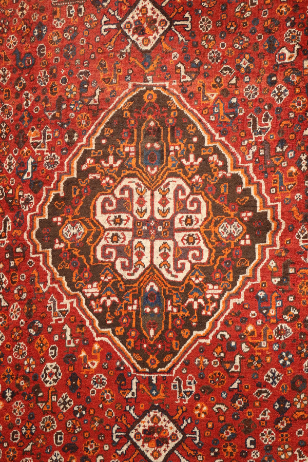 Vintage Qashqai rug from Iran. 346x233 cms - Image 4