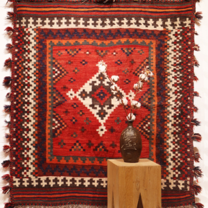 Kilim árabe semi antiguo, Irán. 145x130 cms