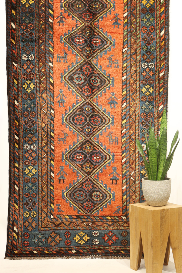 Antique Arab rug from Irán. 285x125cms