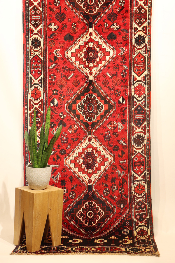 Alfombra vintage Qashqai, Irán. 331x110 cms