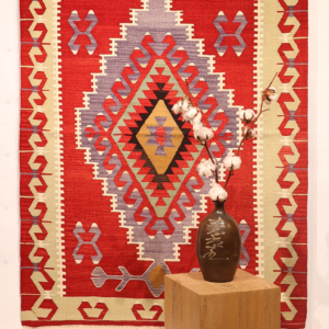 Kilim vintage de Esme, Turquía. 143x106 cms