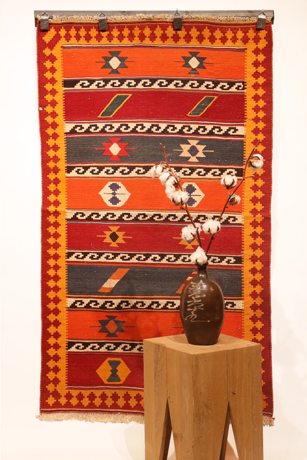 Vintage Qashqai kilim from Iran. 149x87 cms